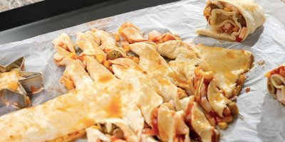 Slaný strom z listového těsta před upečením