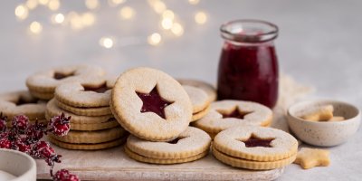 Kulaté linecké cukroví s hvězdičkou uprostřed, marmeláda