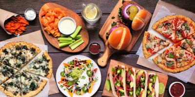 Různé druhy párty jídla ze zdravých surovin