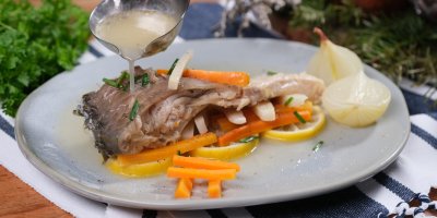 Talíř s kaprem a zeleninou