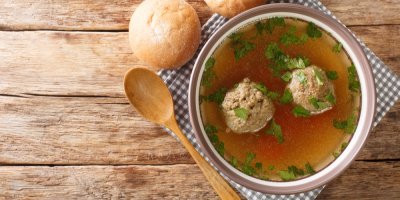 Polévka s játrovými knedlíčky