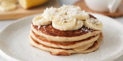 Banánové palačinky s banány a kokosem