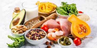 Středomořská strava - maso, ovoce, luštěniny, těstoviny, zelenina