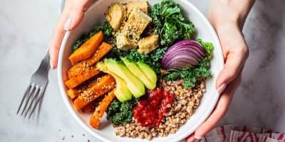 Miska s pohankou, ovocem a zeleninou