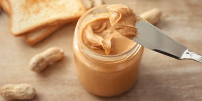 Oříškové máslo ve sklenici