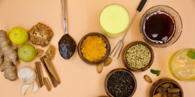 Čaj, pepř, zázvor, skořice, česnek