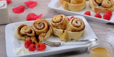 Skořicová srdíčka z kynutého těsta