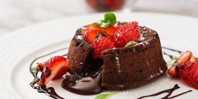 Čokoládový fondant s jahodami