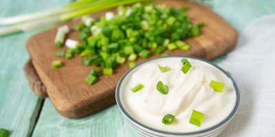 Pomazánka s jarní cibulkou