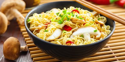 Asijské nudle se shiitake houbami