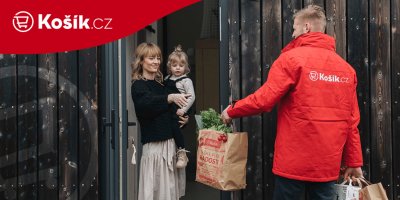 Kurýr Košík.cz dováží nákup matce s dítětem