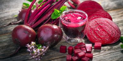 Červená řepa na stole