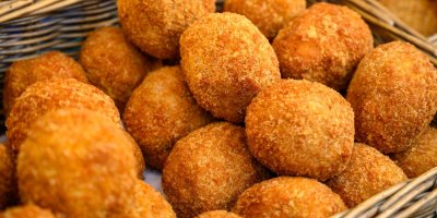 Skotská vejce v piknikovém koši 