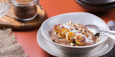 Kaše z tefu s banánem, kokosem a ořechy