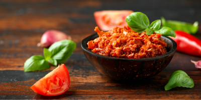 Pesto z rajčat a chilli