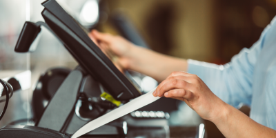 Zatímco 21% DPH zůstane zachovaná, zbylé 10% a 15% se sloučí v jednotnou 12% DPH. Tato změna se však promítne do cen různého zboží a komodit, včetně potravin, alkoholu a tabáku, ale také knih, léků nebo třeba vodného a stočného