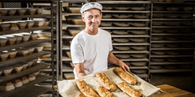 Pekařství Globus peče 15 druhů chleba, více než 25 druhů běžného i tmavého pečiva, 25 druhů jemného pečiva a 50 druhů cukrářských výrobků.