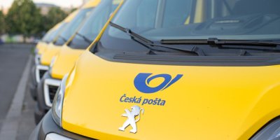 Zaparkované dodávky České pošty