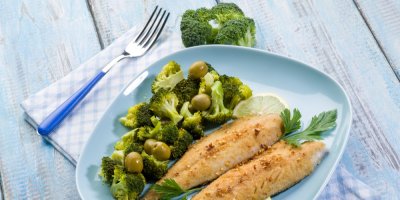 Pečená ryba s brokolicí a cizrnou