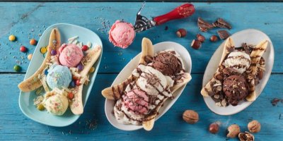 Tři misky s variacemi Banana split