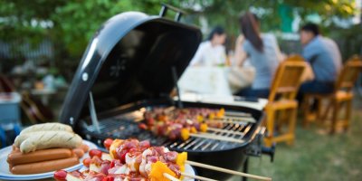 Záběr na připravené suroviny na grilování