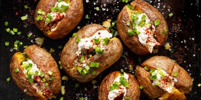 Pečené brambory se smetanovou nádivkou