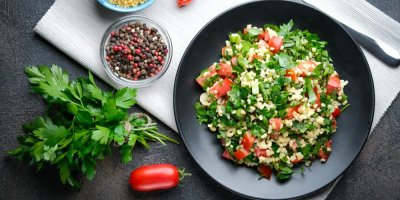 Hotový tabouleh na talíři