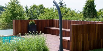 Solární sprcha na zahradě