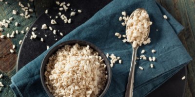 Koji rýže v misce a na lžičce