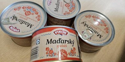 Konzervy guláše z Lidlu 