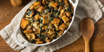 Slaná žemlovka v zapékací míse