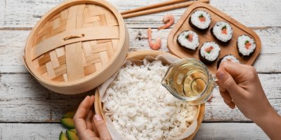 Ochucování rýže na sushi