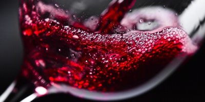 Detail červeného vína