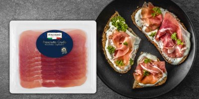 Prosciutto crudo v obalu a na krajících chleba