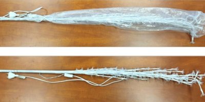 Nebezpečná vánoční dekorace s LED světly.