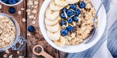 Ovesná kaše s ovocem a chia semínky