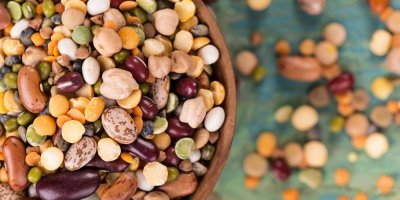 Miska plná různých luštěnin