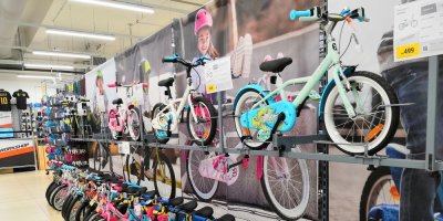 Nabídka dětských kol v prodejně Decathlon