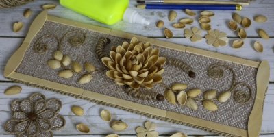 Dekorace z pistáciových skořápek