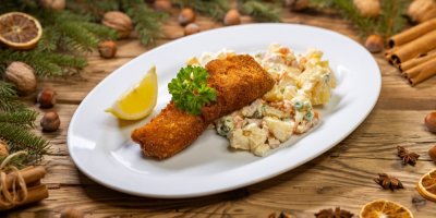 Smažený kapr s bramborovým salátem