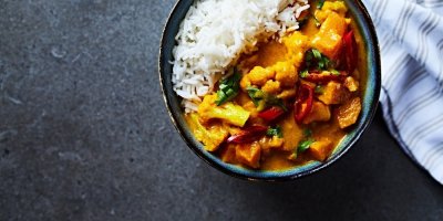 Indické kari v misce