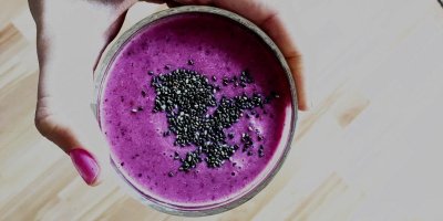 Fialové smoothie s chia semínky