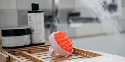 Masážní kartáč ve vaně