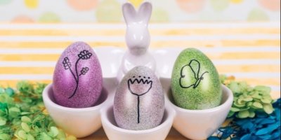 Vajíčka zdobená foukacími fixy 