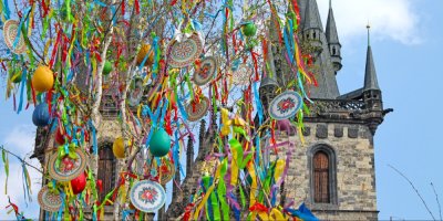 Velikonoční výzdoba na Staroměstském náměstí v Praze