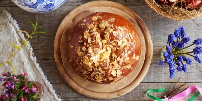 Mazanec uprostřed stolu