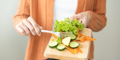 Nakrájená zelenina na prkéknku