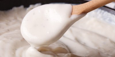 Kastrol s bešamelovou omáčkou 