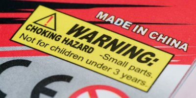 Štítek s upozorněním na nebezpečí výrobku