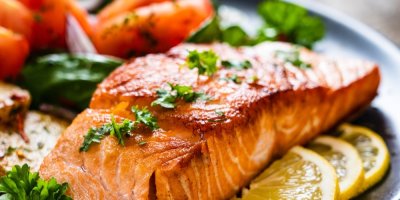 Grilovaný losos se zeleninou